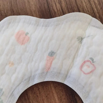 使い捨ての赤ちゃんビブで 混乱をなくす 赤ちゃんの餌付けが簡単になりました
