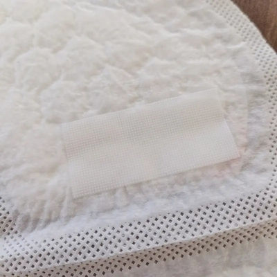 使い捨ての赤ちゃんビブで 混乱をなくす 赤ちゃんの餌付けが簡単になりました