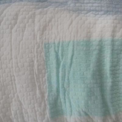 産後回復と治癒のための吸収性産児パッドのサンプル