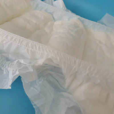 5000mlの液体吸収性を持つ最も厚い6000mlの成人用おむつは,顧客の要求を満たしています