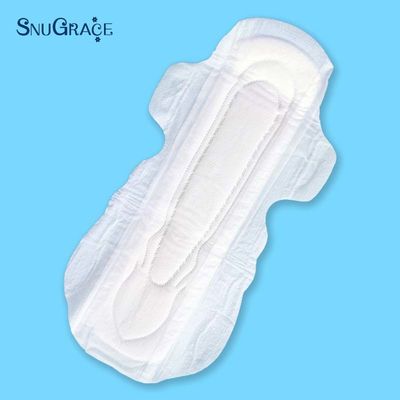 普通の超薄型衛生用パッド スーパー吸収性綿の柔らかいアニオンチップ 女性用