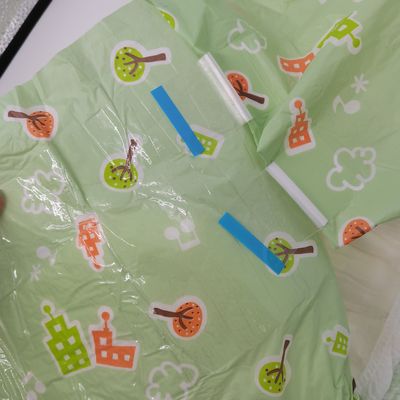 漏れ防止 大人の赤ちゃんの尿布 OEM ODMのためのサンプル 受け入れられる刺身デザイン
